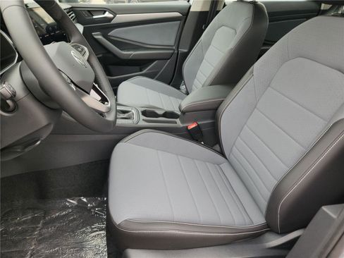 New 2025 Volkswagen Jetta SE image 10
