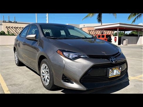 Used 2017 Toyota Corolla LE FWD image 3