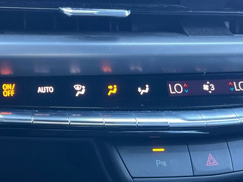 Certified 2024 Cadillac XT4 Premium Luxury image 29