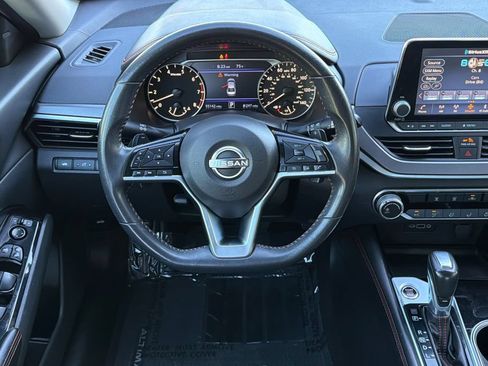 Used 2024 Nissan Altima 2.5 SR FWD image 11