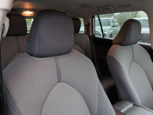 Certified 2024 Toyota Highlander LE FWD image 7