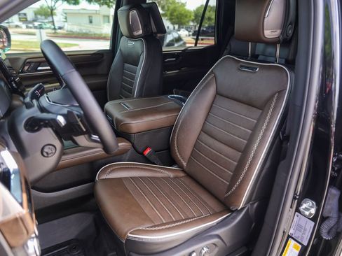 Used 2026 GMC Yukon Denali Ultimate AWD/4WD image 10