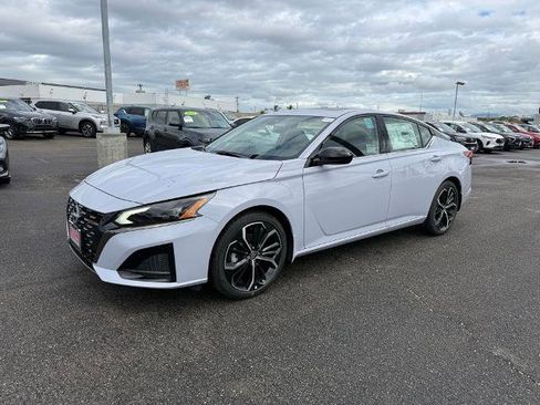 New 2025 Nissan Altima 2.5 SR w/ SR Premium Package image 3