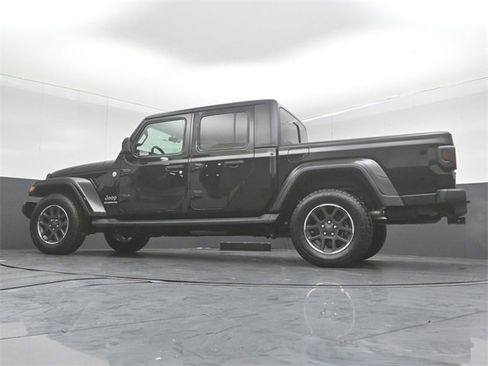 Used 2021 Jeep Gladiator Overland w/ Cold Weather Group image 34