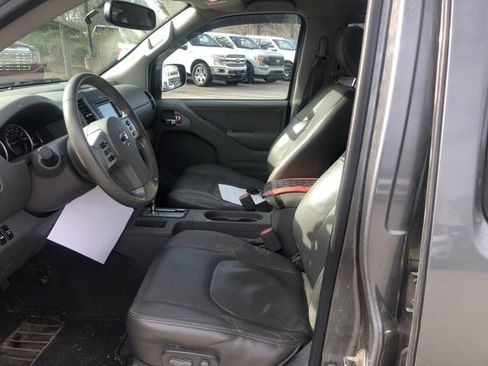 Used 2019 Nissan Frontier SL image 6