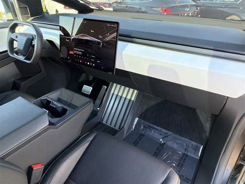 Used 2024 Tesla Cybertruck AWD Crew Cab image 41