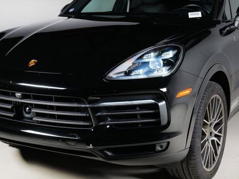 Used 2023 Porsche Cayenne Platinum Edition image 28