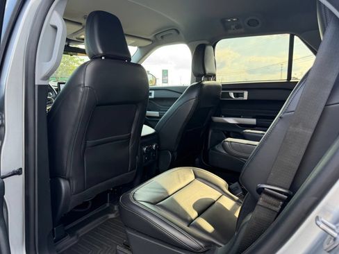 Used 2021 Ford Explorer XLT w/ Equipment Group 202A AWD/4WD image 12