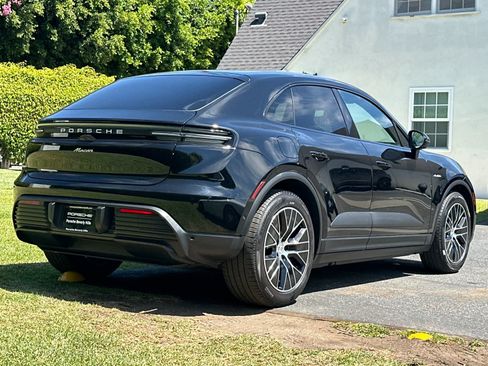 Certified 2025 Porsche Macan Electric RWD image 8