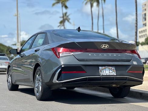 Used 2024 Hyundai Elantra SEL FWD image 3
