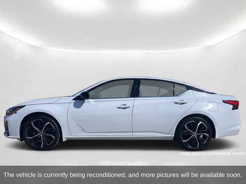 Used 2025 Nissan Altima 2.5 SR FWD image 9