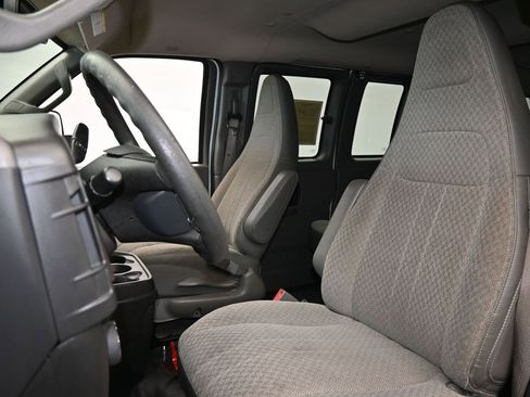 Used 2020 GMC Savana 3500 LT w/ LT Preferred Equipment Group image 10