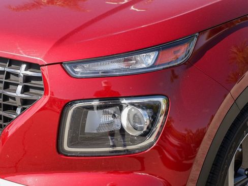 Used 2025 Hyundai Venue SEL FWD image 9