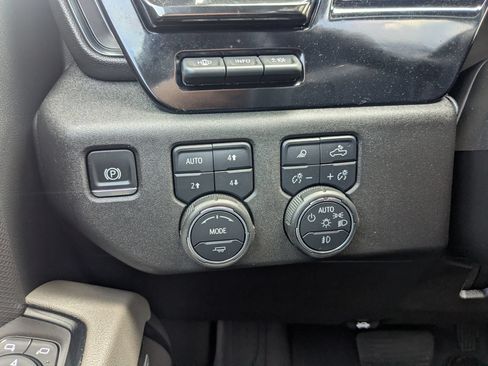Used 2025 Chevrolet Silverado 2500 ZR2 w/ Technology Package AWD/4WD image 20