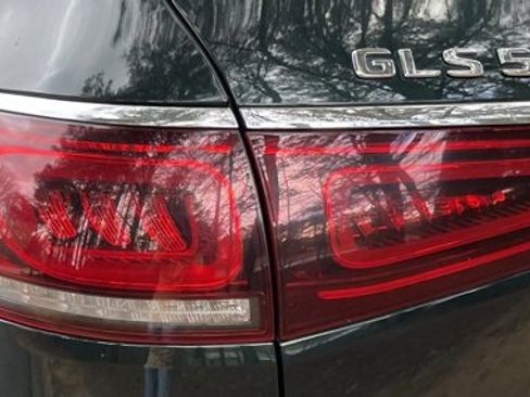 Used 2021 Mercedes-Benz GLS 580 4MATIC image 8