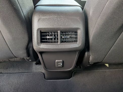 Used 2024 Chevrolet Equinox LT FWD image 36