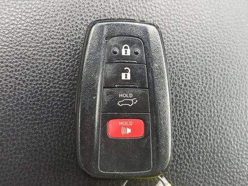 Used 2021 Toyota RAV4 XLE w/ Convenience Package AWD/4WD image 28