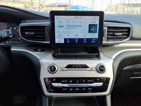 Used 2021 Ford Explorer XLT w/ Equipment Group 202A image 18