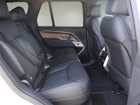 New 2025 Land Rover Range Rover SE image 18