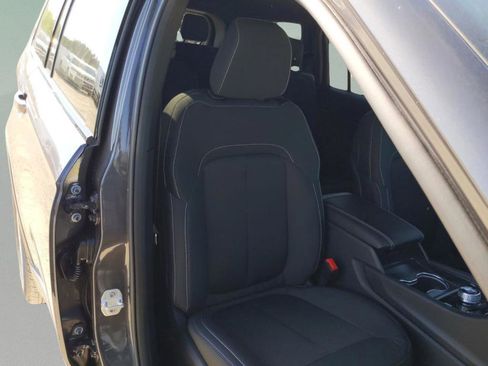New 2025 Jeep Grand Cherokee L Laredo w/ Luxury Tech Group I RWD image 33