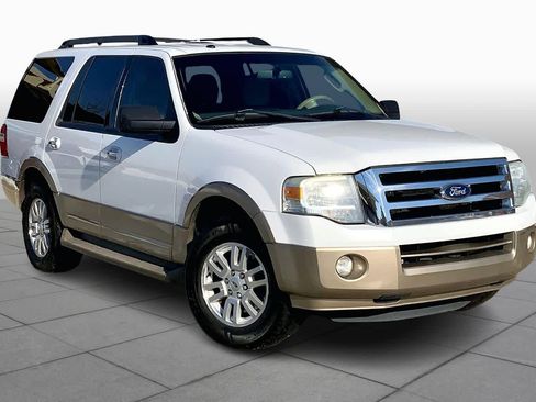 Used 2013 Ford Expedition XLT image 3