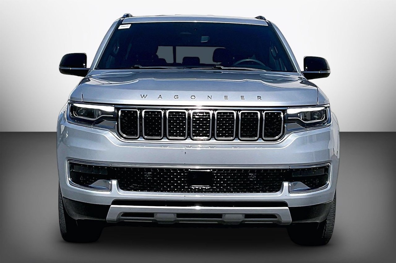 Certified 2024 Jeep Wagoneer L Series II AWD/4WD image 3