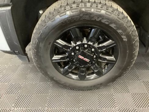 Used 2024 GMC Sierra 3500 AT4 w/ AT4 Premium Plus Package AWD/4WD image 2