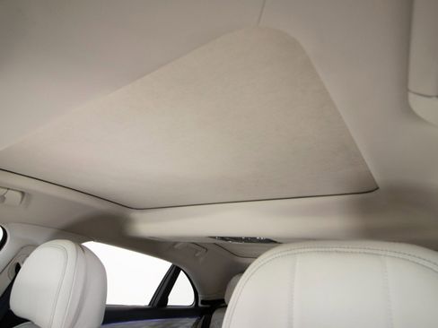 Used 2023 Bentley Flying Spur Azure image 39