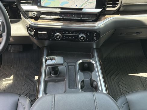 Used 2025 Chevrolet Silverado 1500 LT Trail Boss w/ Convenience Package II AWD/4WD image 11