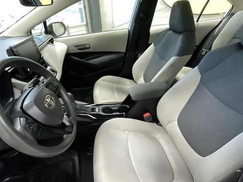 Used 2022 Toyota Corolla LE image 9