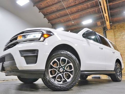Used 2024 Ford Expedition XL AWD/4WD image 3