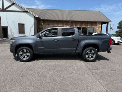 Used 2017 Chevrolet Colorado LT RWD image 2