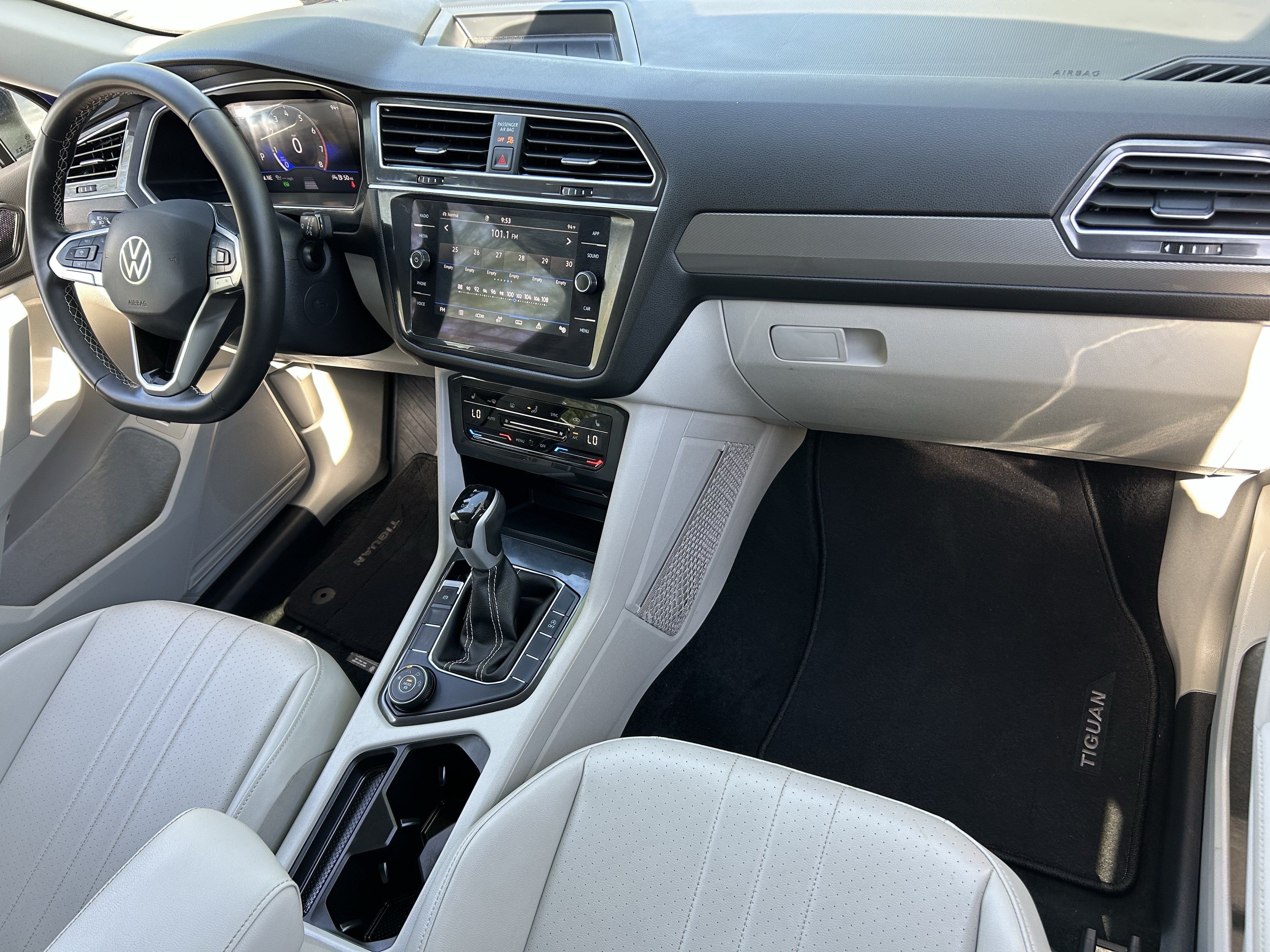 Used 2024 Volkswagen Tiguan SE AWD/4WD image 10