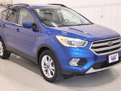 Used 2017 Ford Escape SE w/ Equipment Group 201A AWD/4WD image 3