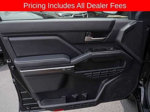 Certified 2025 Toyota Tacoma TRD Off-Road AWD/4WD image 10