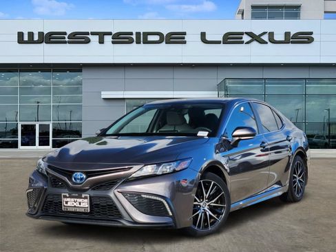 Used 2024 Toyota Camry SE FWD image 1