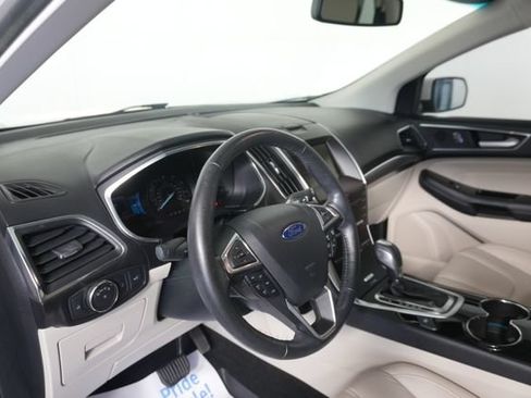 Used 2015 Ford Edge Titanium w/ Technology Package FWD image 17