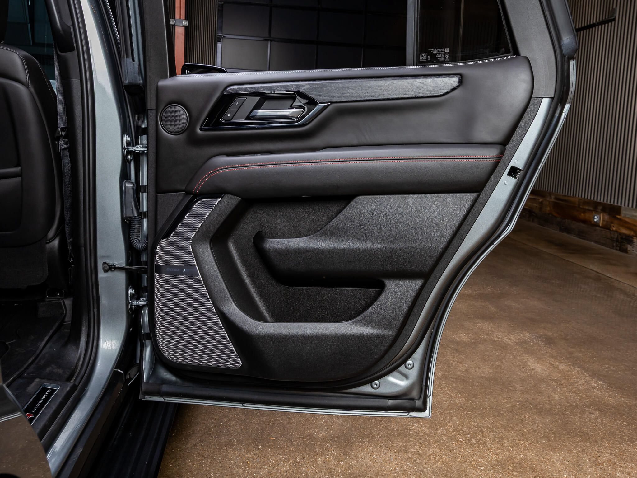 Used 2025 GMC Yukon AT4 Ultimate AWD/4WD image 40