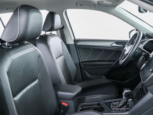 Used 2023 Volkswagen Tiguan SE FWD image 27
