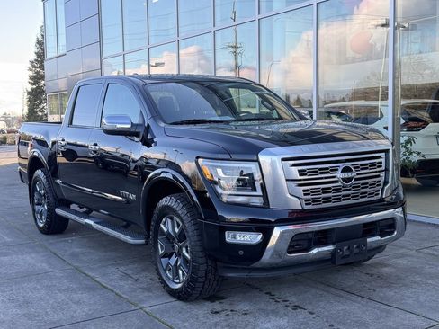 Used 2024 Nissan Titan Platinum Reserve w/ Moonroof Package image 2