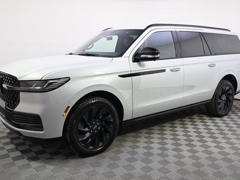 New 2025 Lincoln Navigator L Reserve w/ Jet Appearance Package image 2