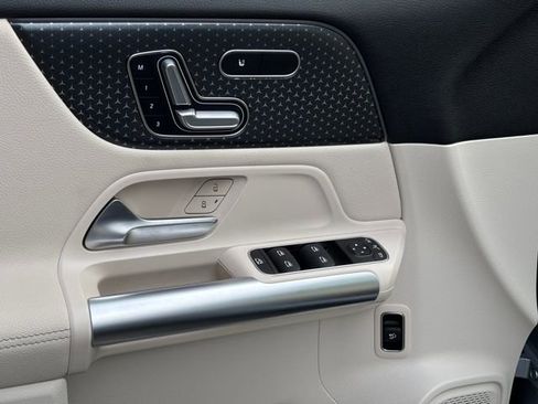 Used 2025 Mercedes-Benz GLA 250 4MATIC image 40