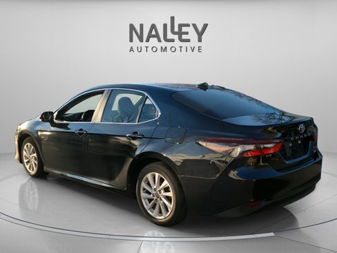 Used 2024 Toyota Camry LE image 3