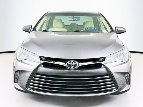 Used 2015 Toyota Camry XLE image 2
