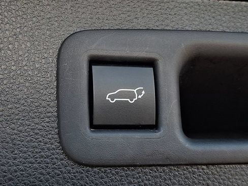 Used 2023 Toyota Highlander XLE AWD/4WD image 22