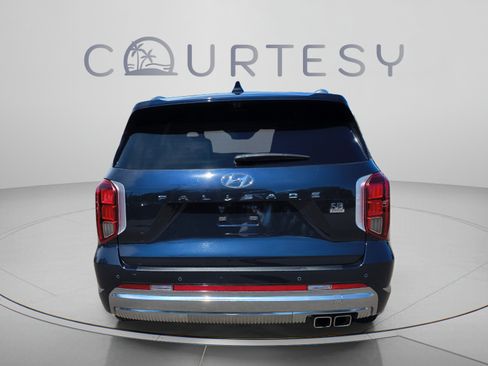 Used 2024 Hyundai Palisade Calligraphy FWD image 4