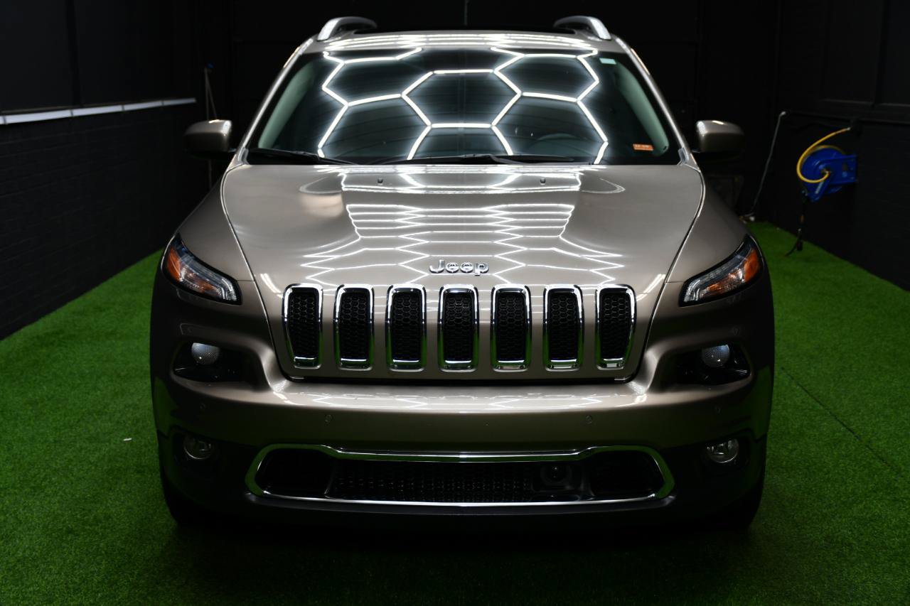Used 2016 Jeep Cherokee Limited AWD/4WD image 10