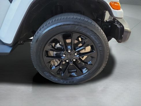 Used 2021 Jeep Wrangler Unlimited Sahara w/ Cold Weather Group AWD/4WD image 30