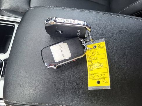 Certified 2023 Kia Sorento SX FWD image 24