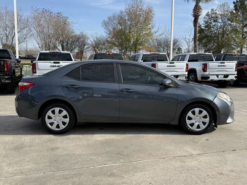 Used 2016 Toyota Corolla LE image 3